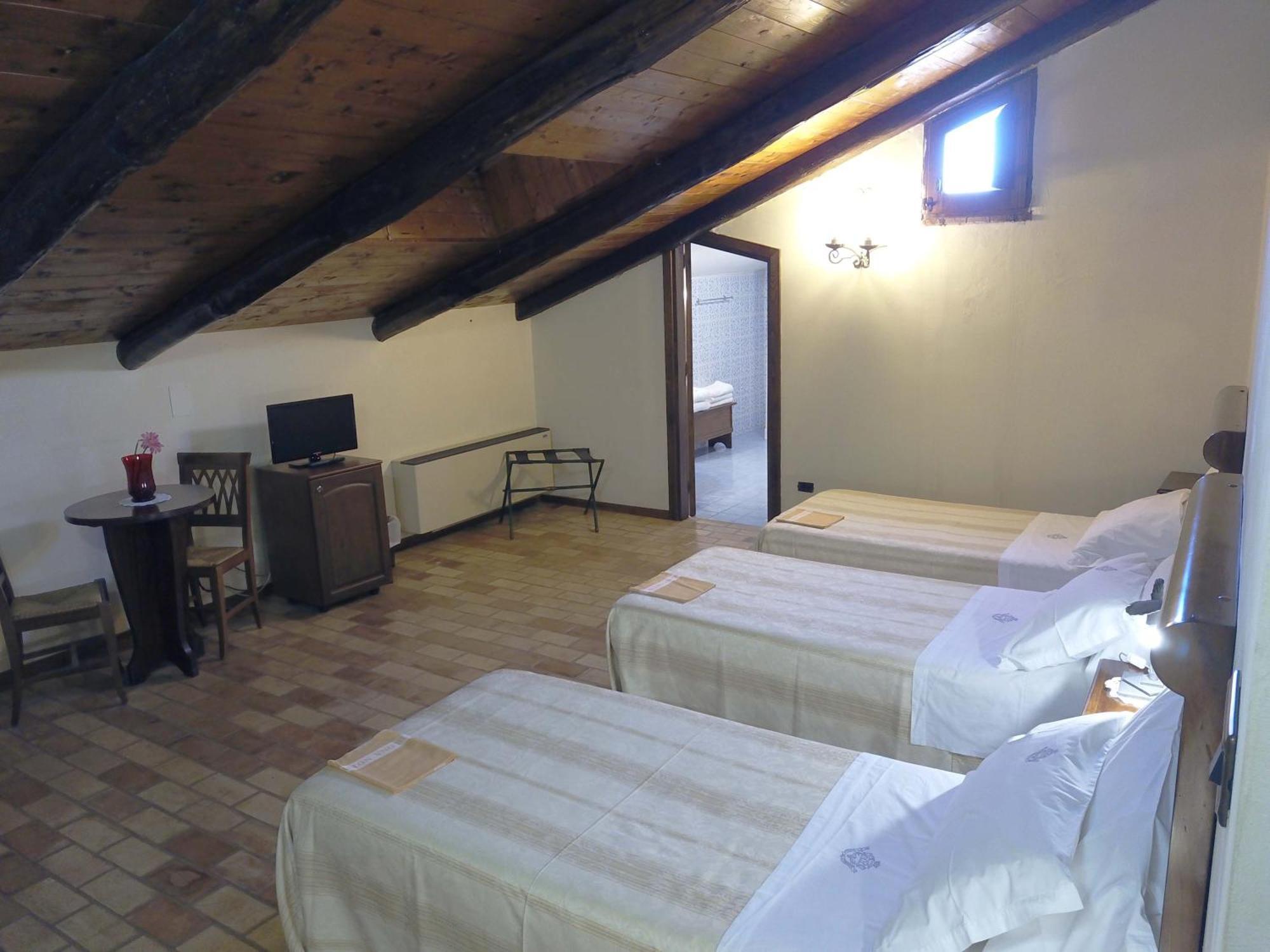 Castello Di Altomonte Hotel Buitenkant foto